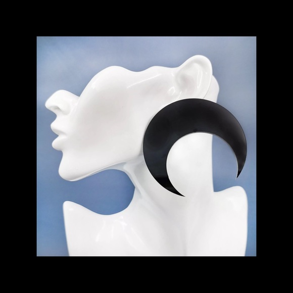 Big crescent moon earrings - Picture 1 of 1